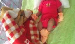 Thừa Thiên Huế: Cháu bé sơ sinh bị bỏ rơi trước cổng chùa